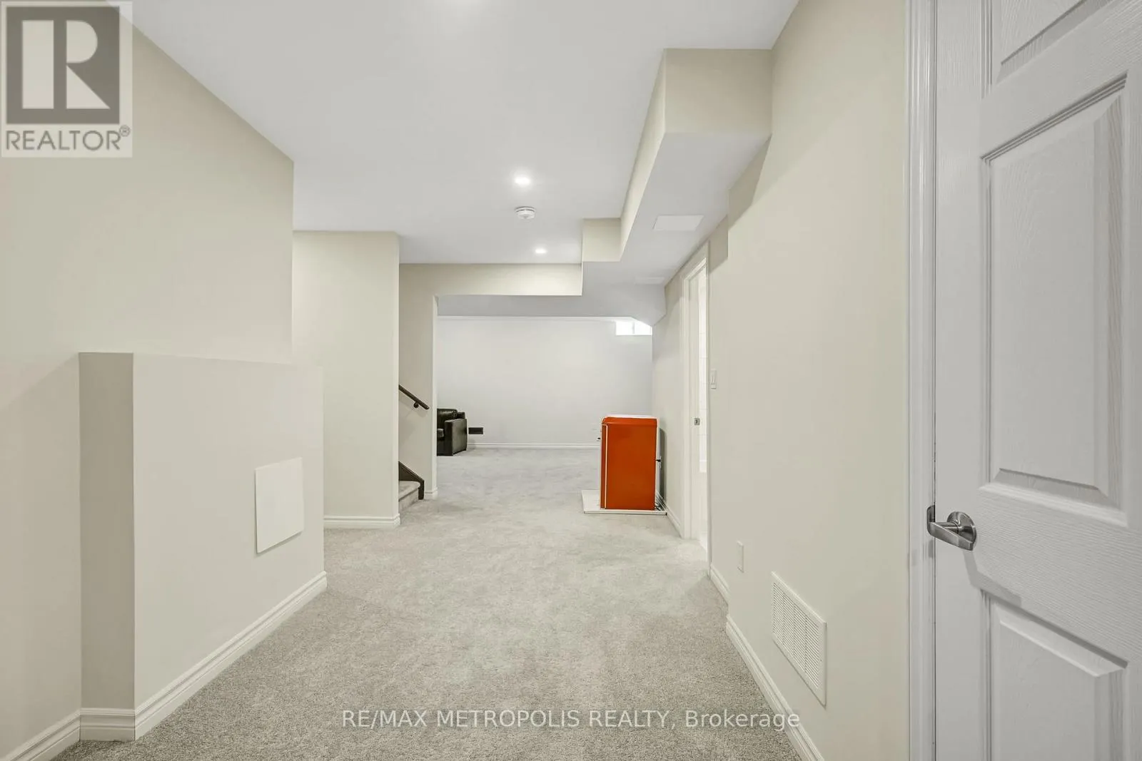 MAIN & UPPER - 15 DOUGLAS KEMP CRESCENT