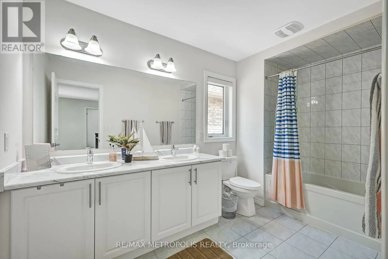 MAIN & UPPER - 15 DOUGLAS KEMP CRESCENT