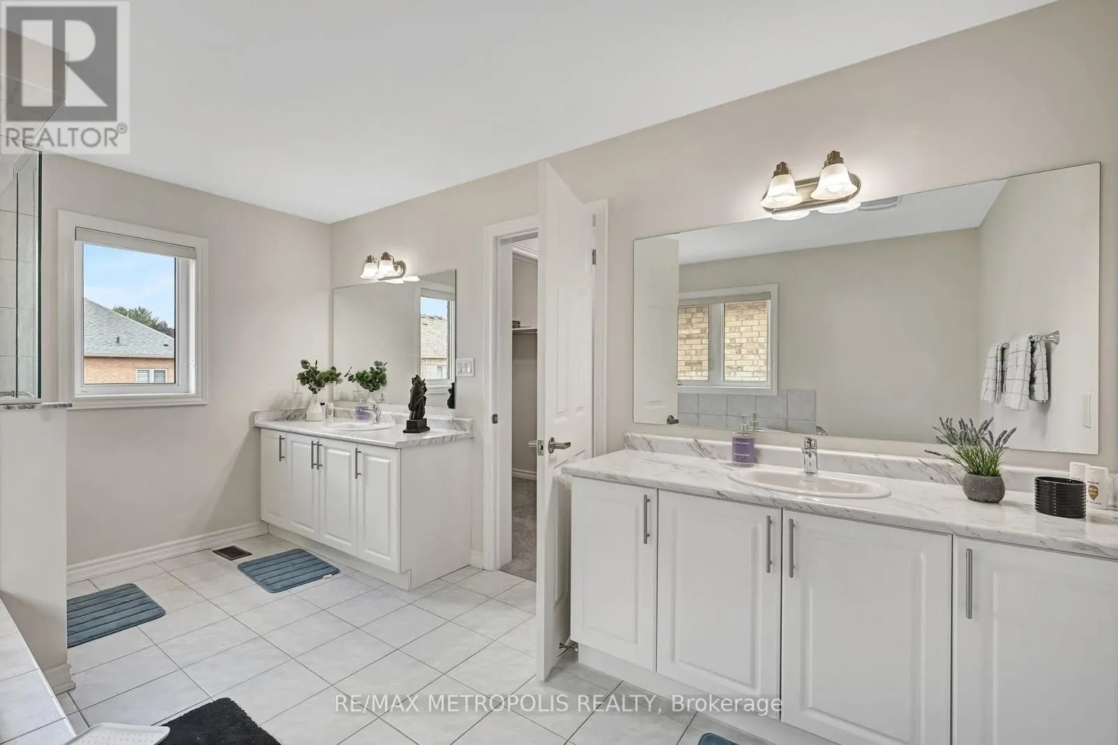 MAIN & UPPER - 15 DOUGLAS KEMP CRESCENT