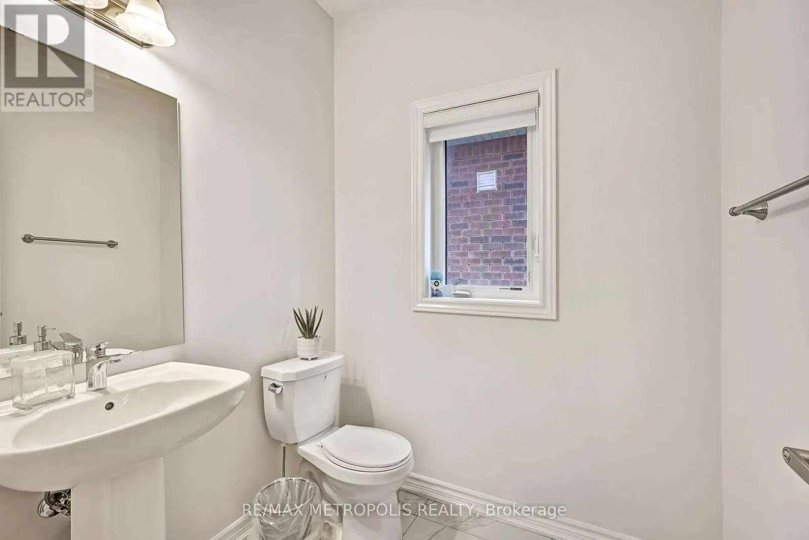 MAIN & UPPER - 15 DOUGLAS KEMP CRESCENT