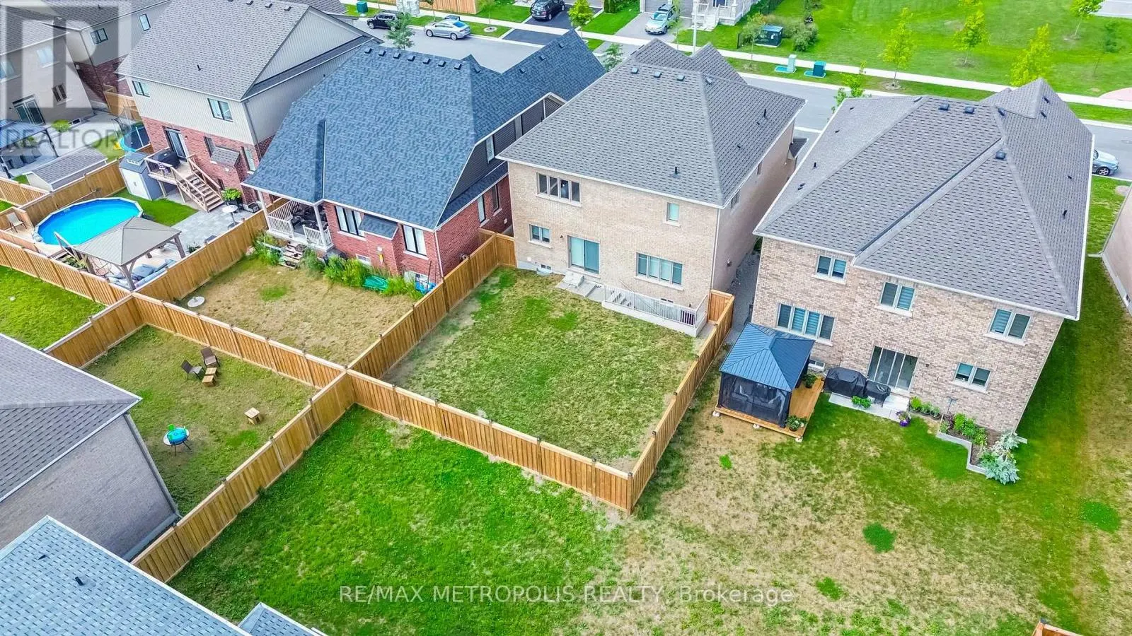 MAIN & UPPER - 15 DOUGLAS KEMP CRESCENT
