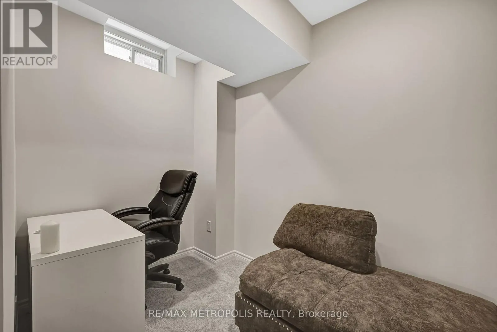 MAIN & UPPER - 15 DOUGLAS KEMP CRESCENT