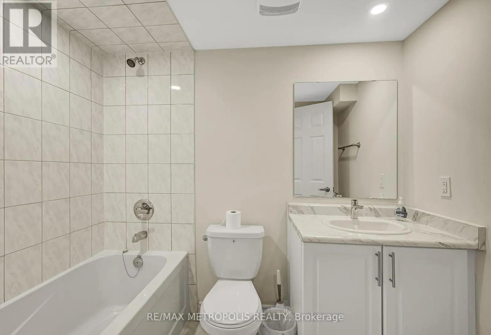 MAIN & UPPER - 15 DOUGLAS KEMP CRESCENT