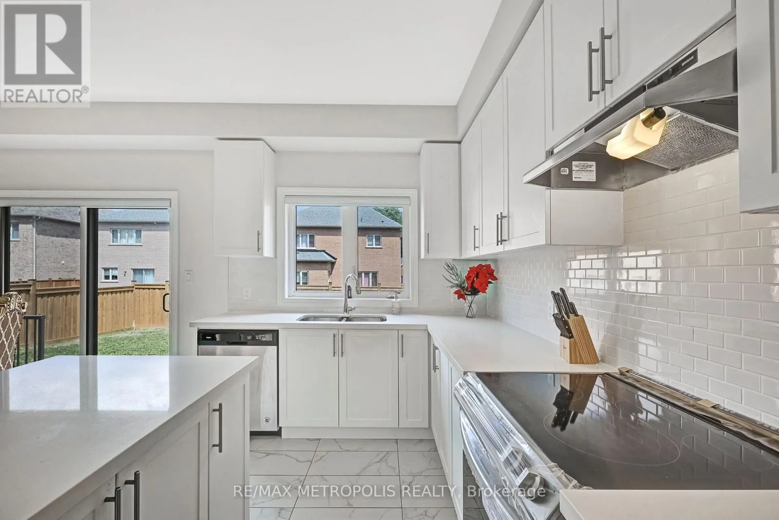 MAIN & UPPER - 15 DOUGLAS KEMP CRESCENT
