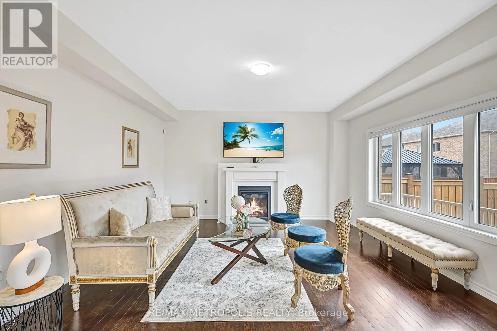 MAIN & UPPER - 15 DOUGLAS KEMP CRESCENT