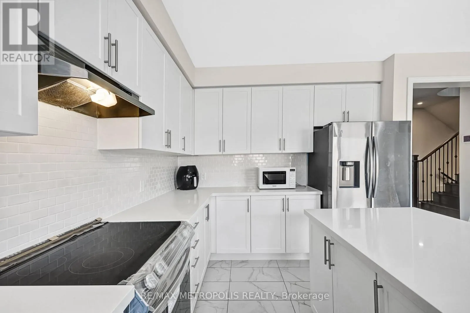 MAIN & UPPER - 15 DOUGLAS KEMP CRESCENT