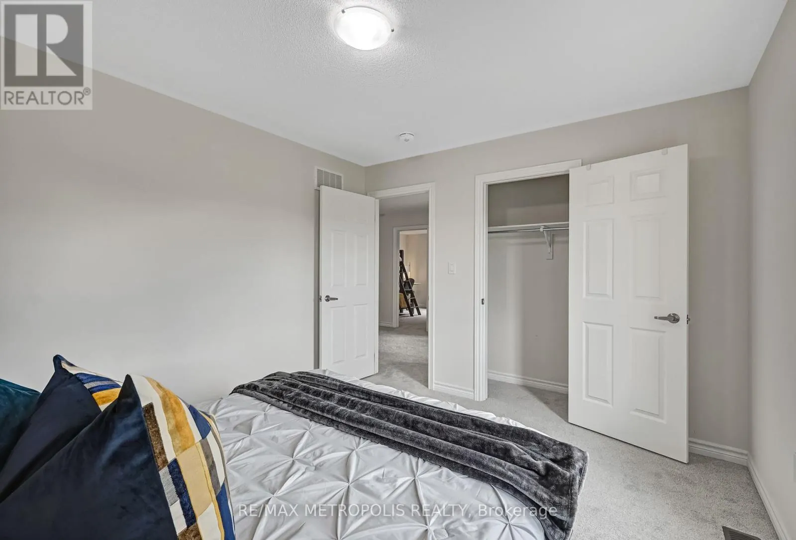 MAIN & UPPER - 15 DOUGLAS KEMP CRESCENT