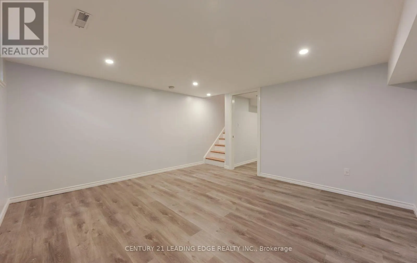 70 - 28 LIVINGSTON ROAD