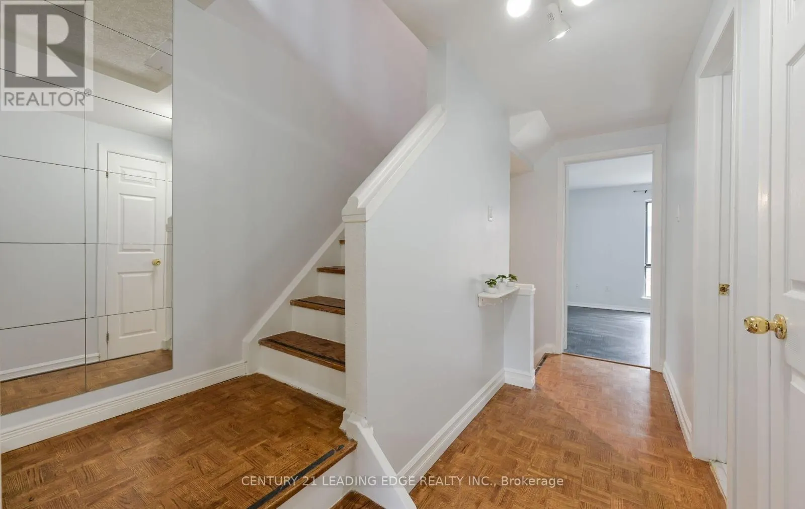 70 - 28 LIVINGSTON ROAD