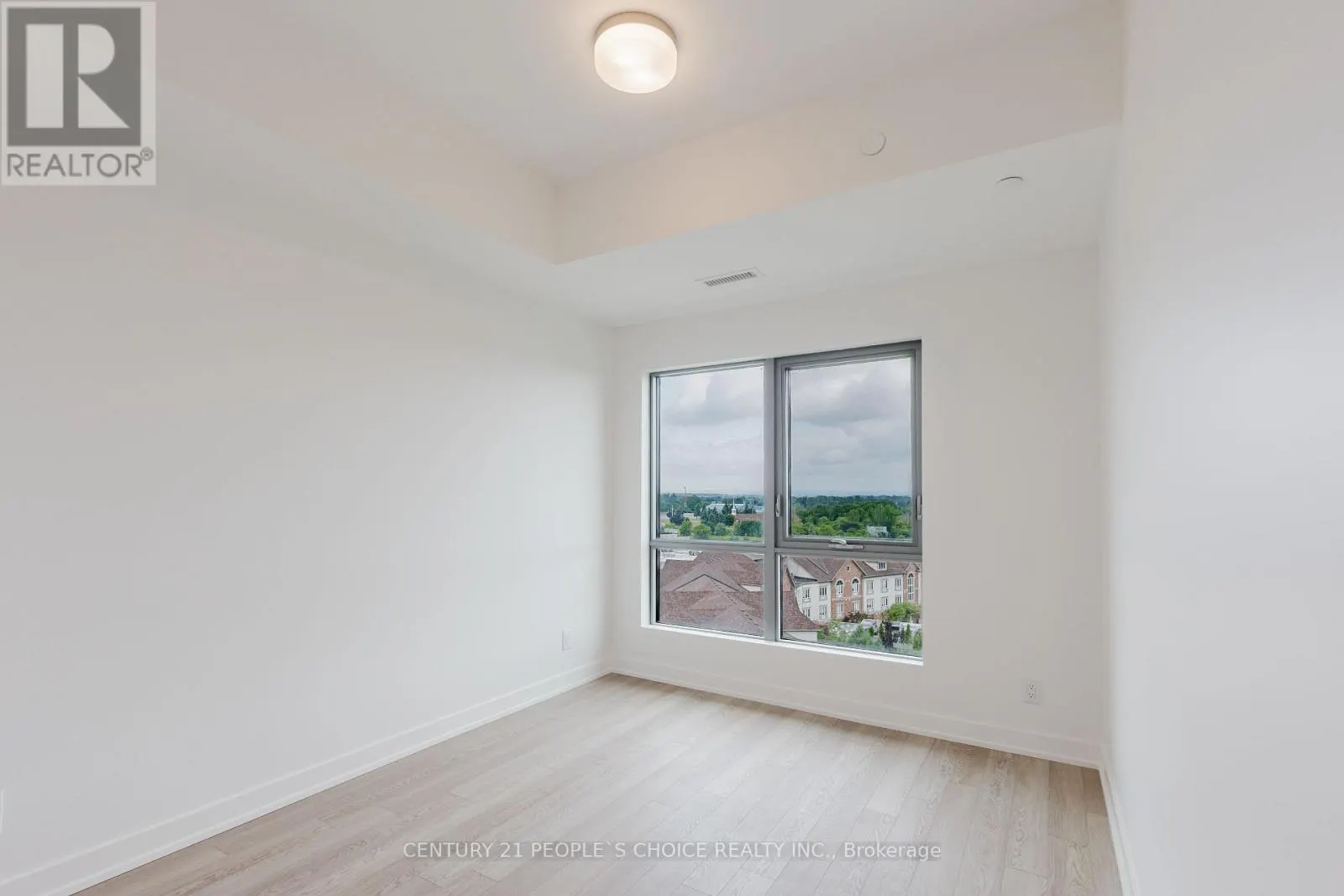 907 - 55 CLARINGTON BOULEVARD