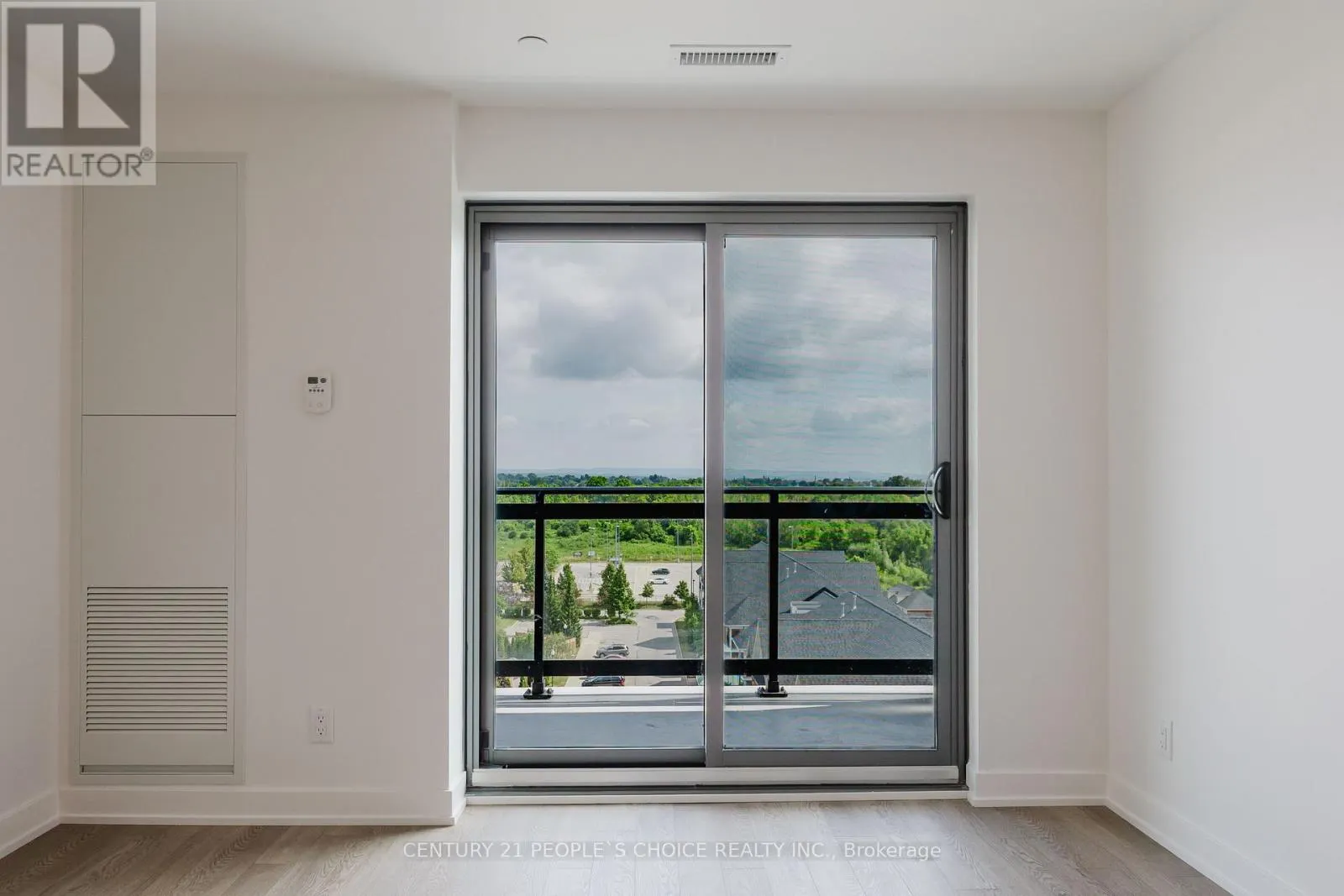 907 - 55 CLARINGTON BOULEVARD
