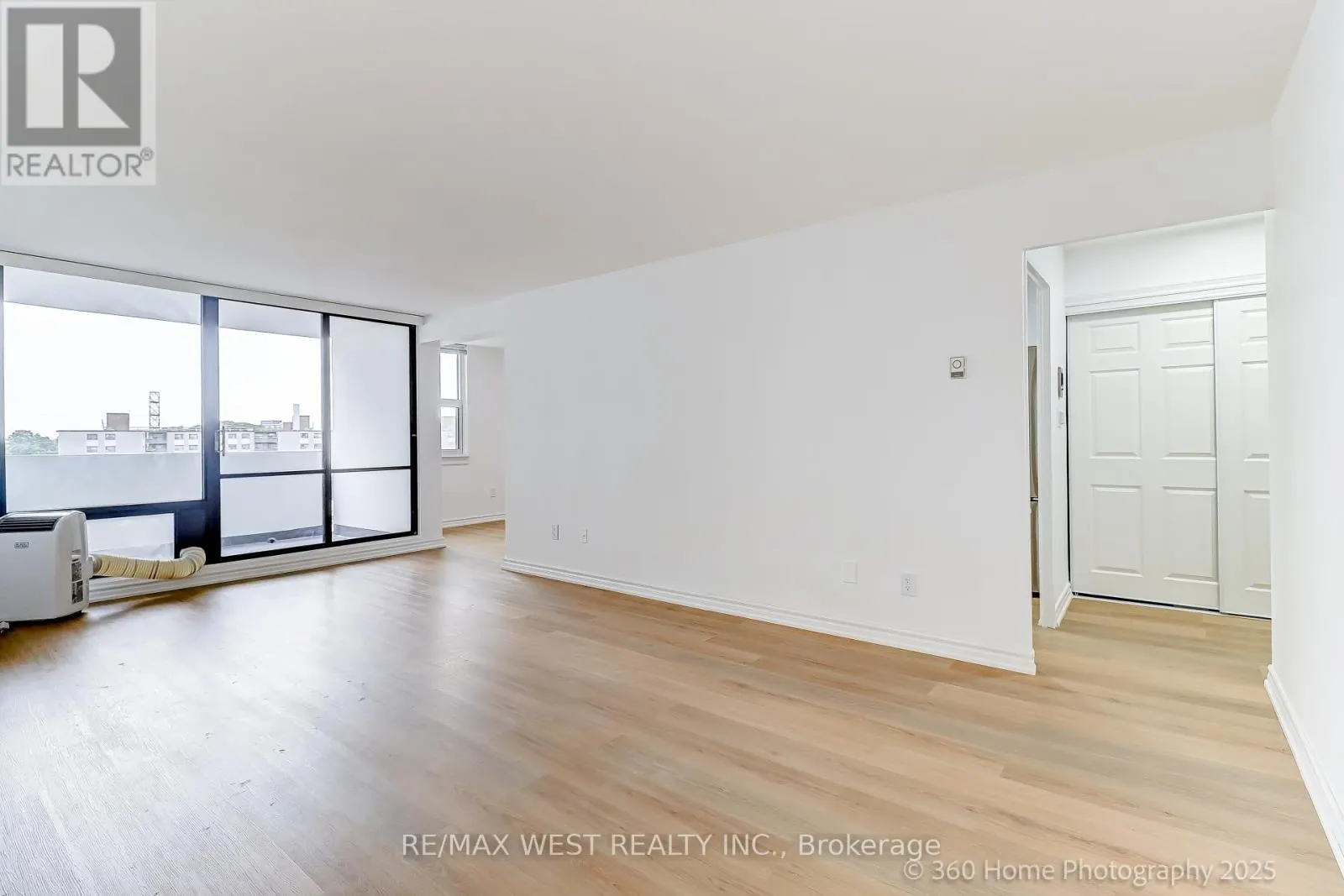 803 - 3 MASSEY SQUARE