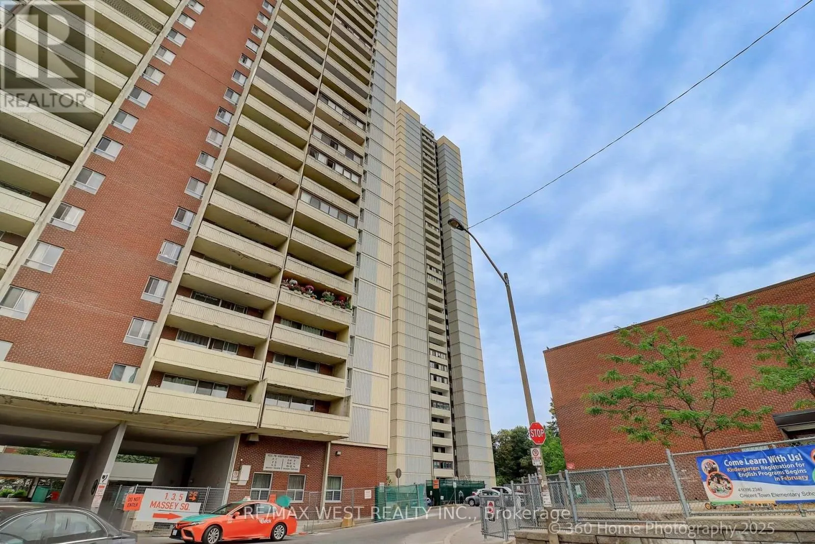 803 - 3 MASSEY SQUARE
