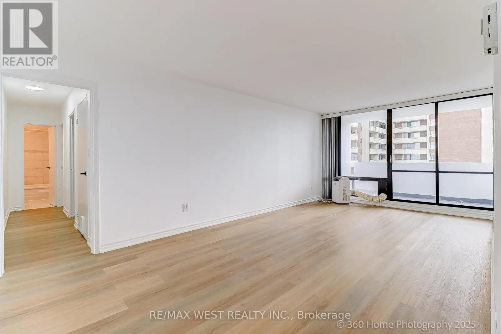 803 - 3 MASSEY SQUARE