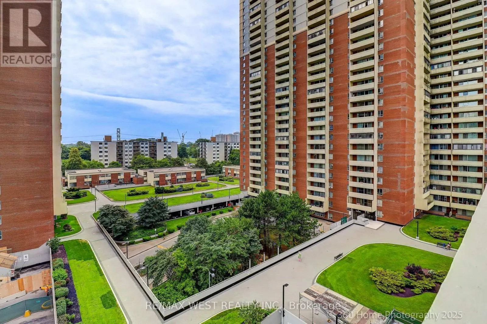 803 - 3 MASSEY SQUARE