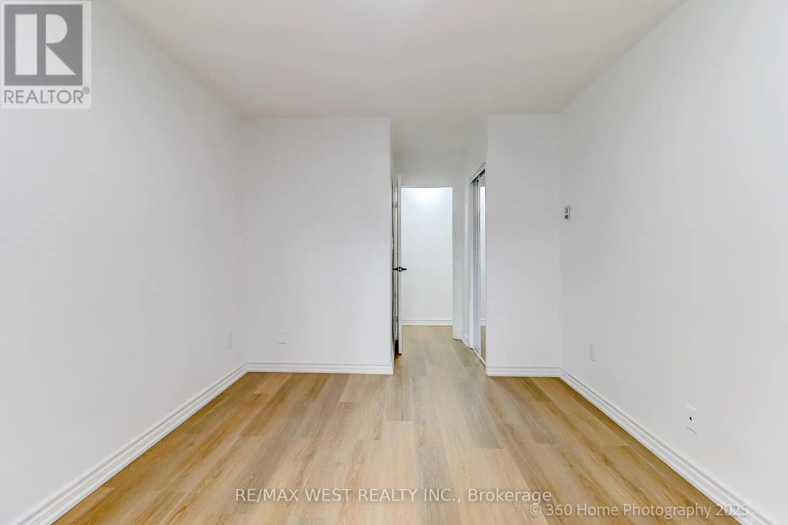 803 - 3 MASSEY SQUARE