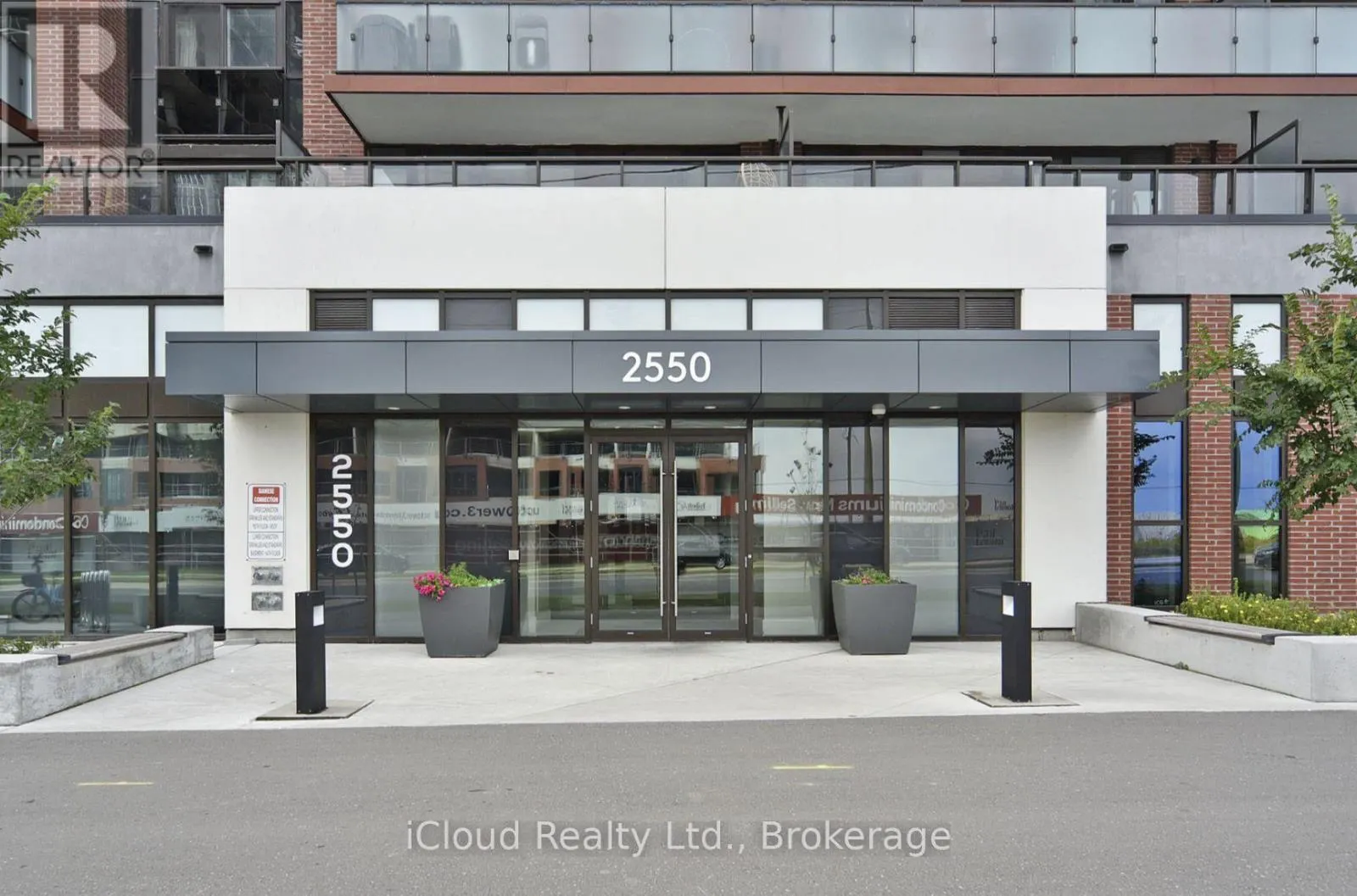 1616 - 2550 SIMCOE STREET N