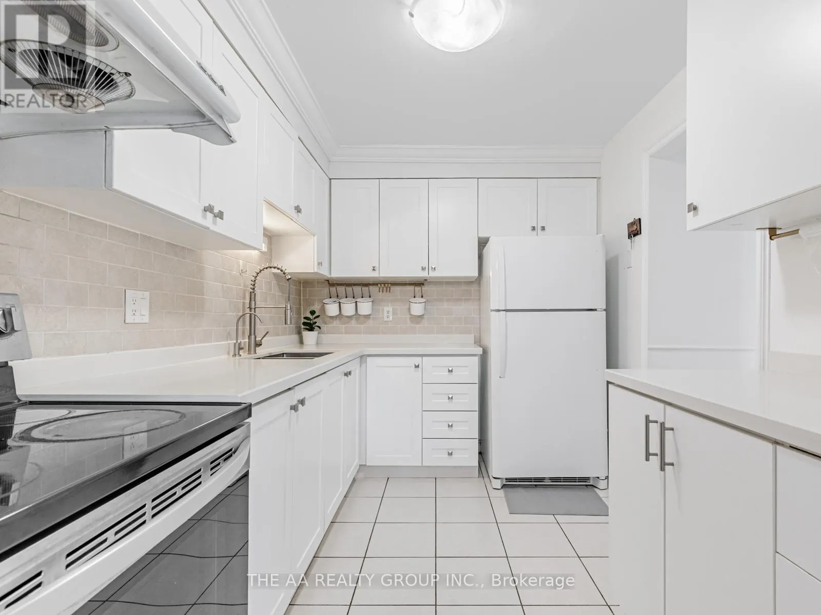 20 - 50 BRIDLETOWNE CIRCLE