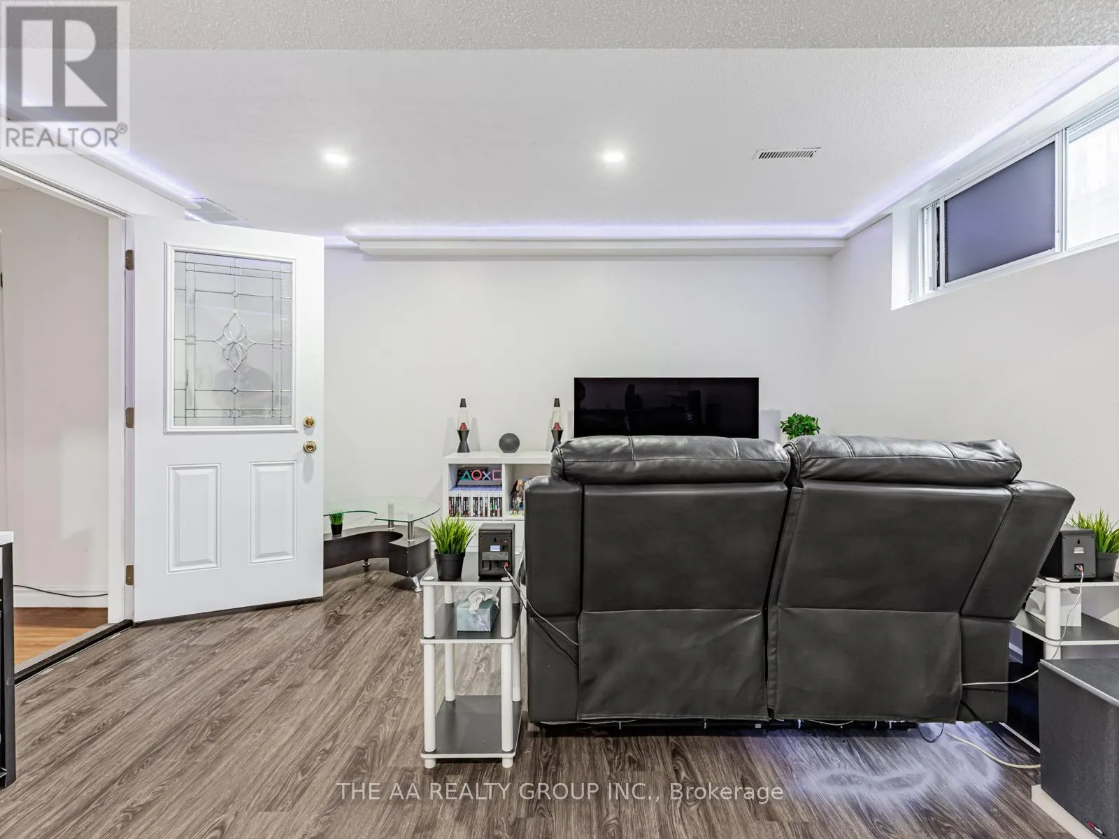 20 - 50 BRIDLETOWNE CIRCLE