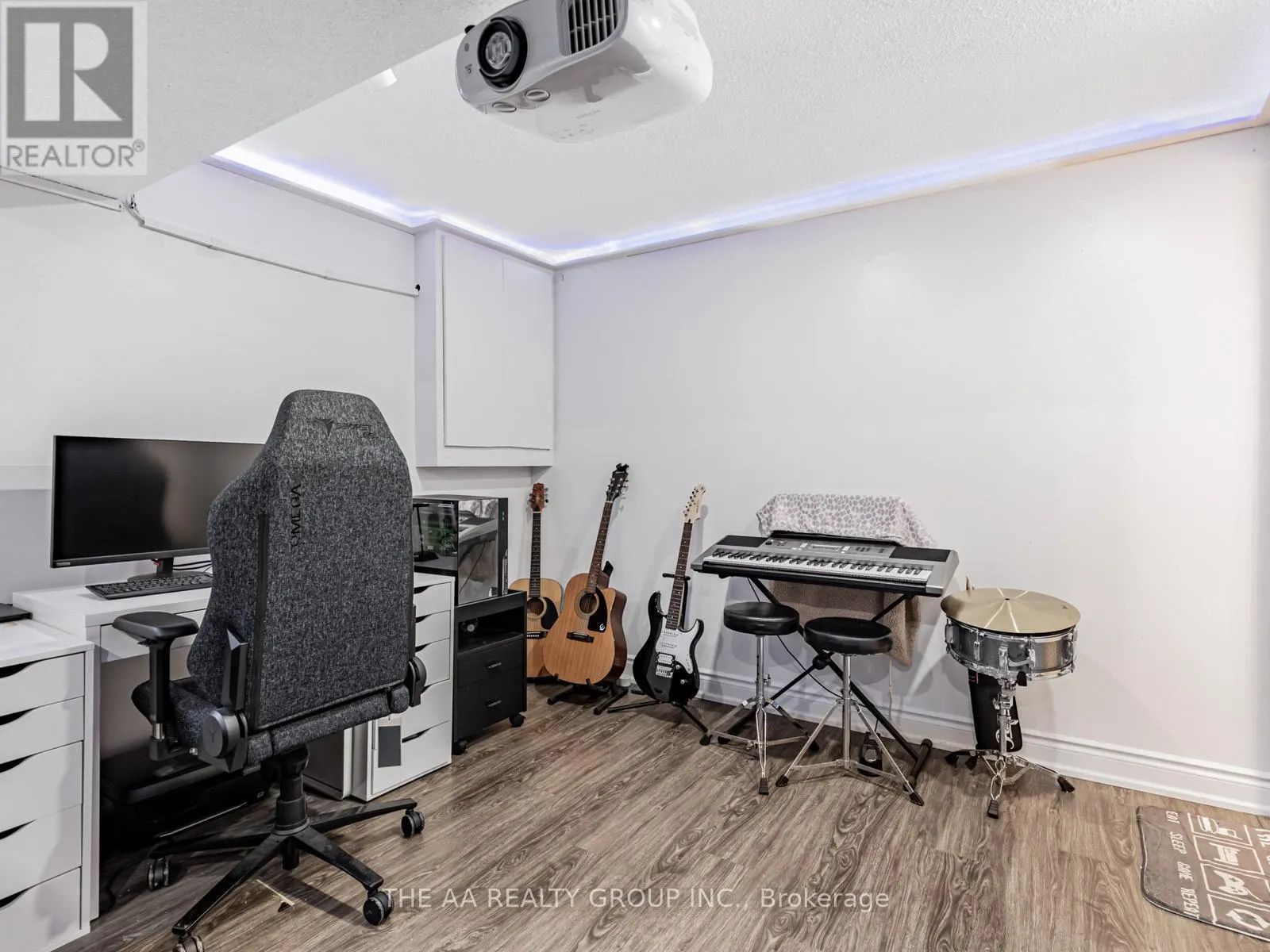 20 - 50 BRIDLETOWNE CIRCLE
