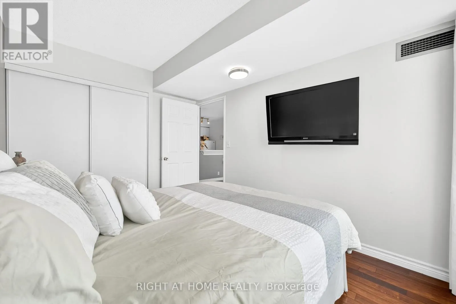 613 - 1 LEE CENTRE DRIVE
