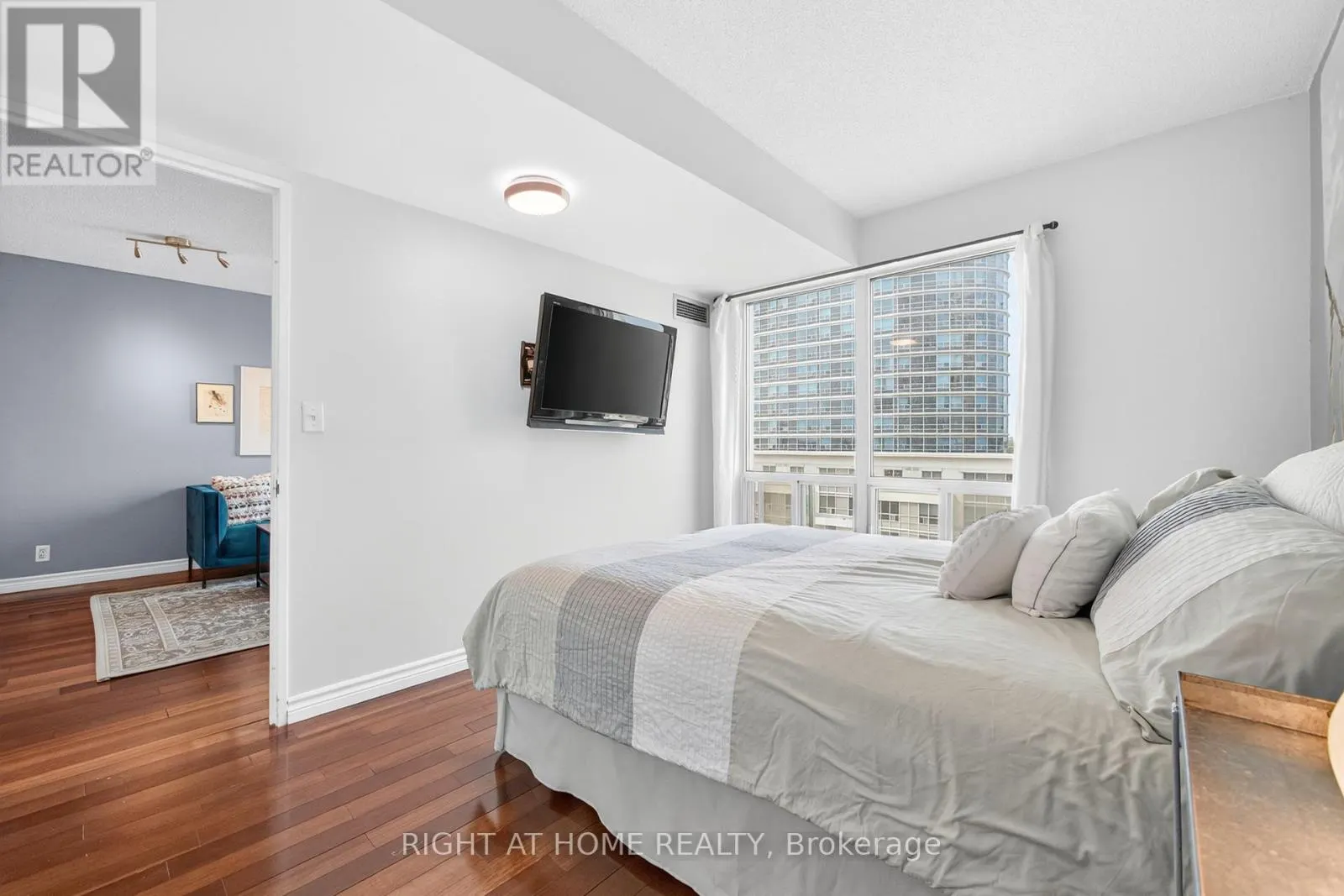613 - 1 LEE CENTRE DRIVE