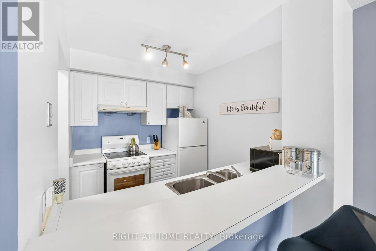 613 - 1 LEE CENTRE DRIVE