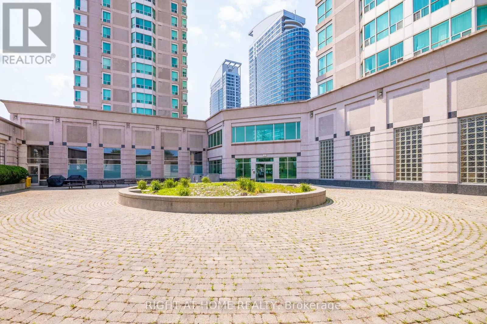 613 - 1 LEE CENTRE DRIVE