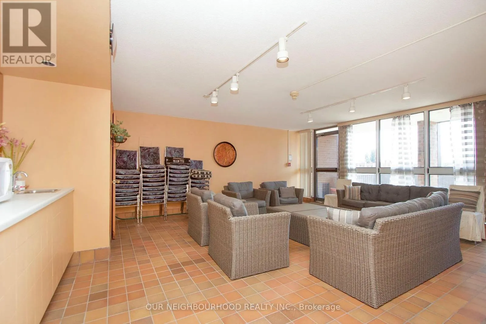702 - 80 ATHOL STREET E, #702