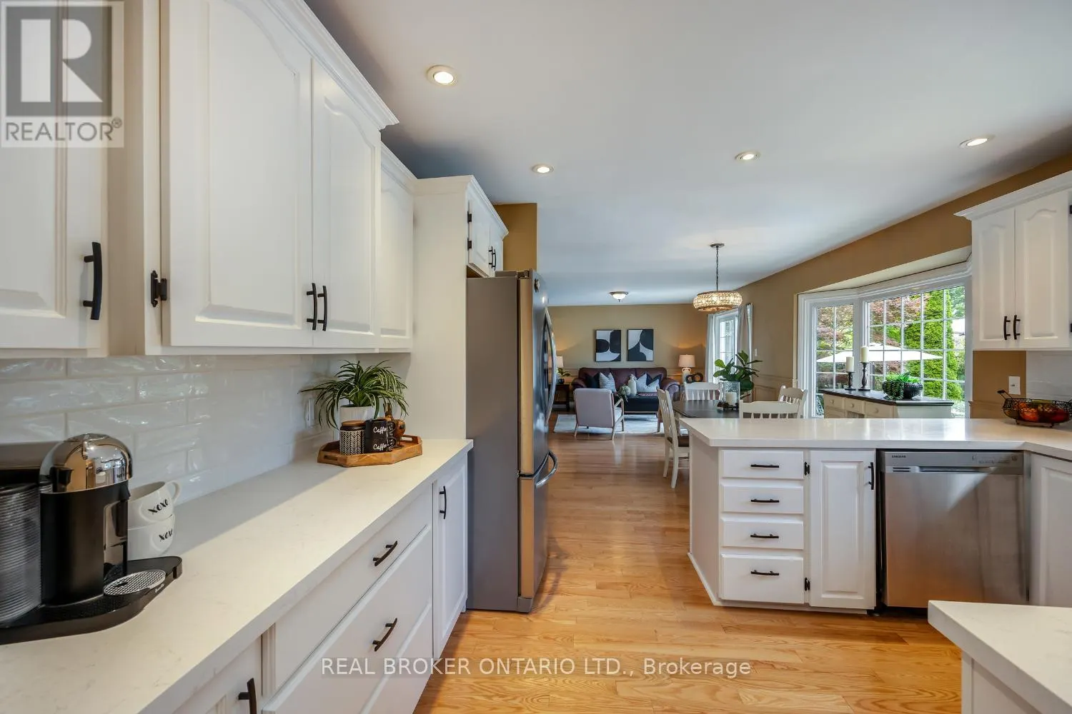 10 BROWNSVILLE COURT