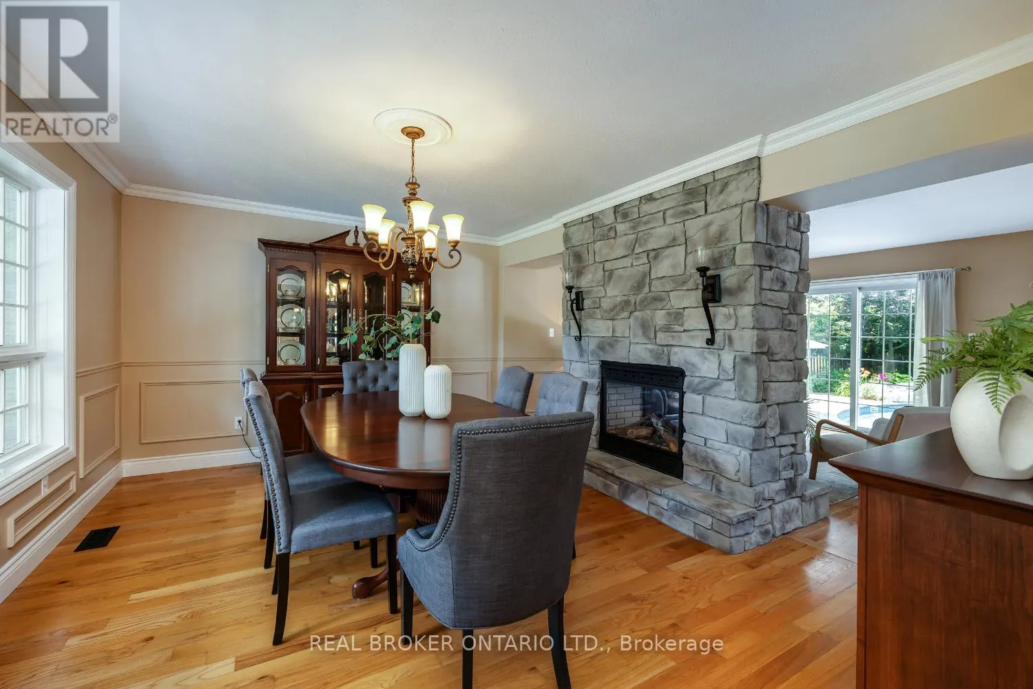 10 BROWNSVILLE COURT