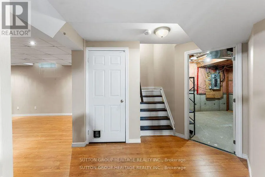 34 BALL CRESCENT