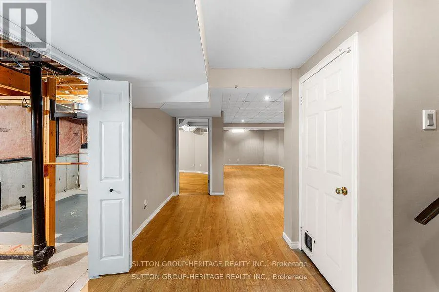 34 BALL CRESCENT