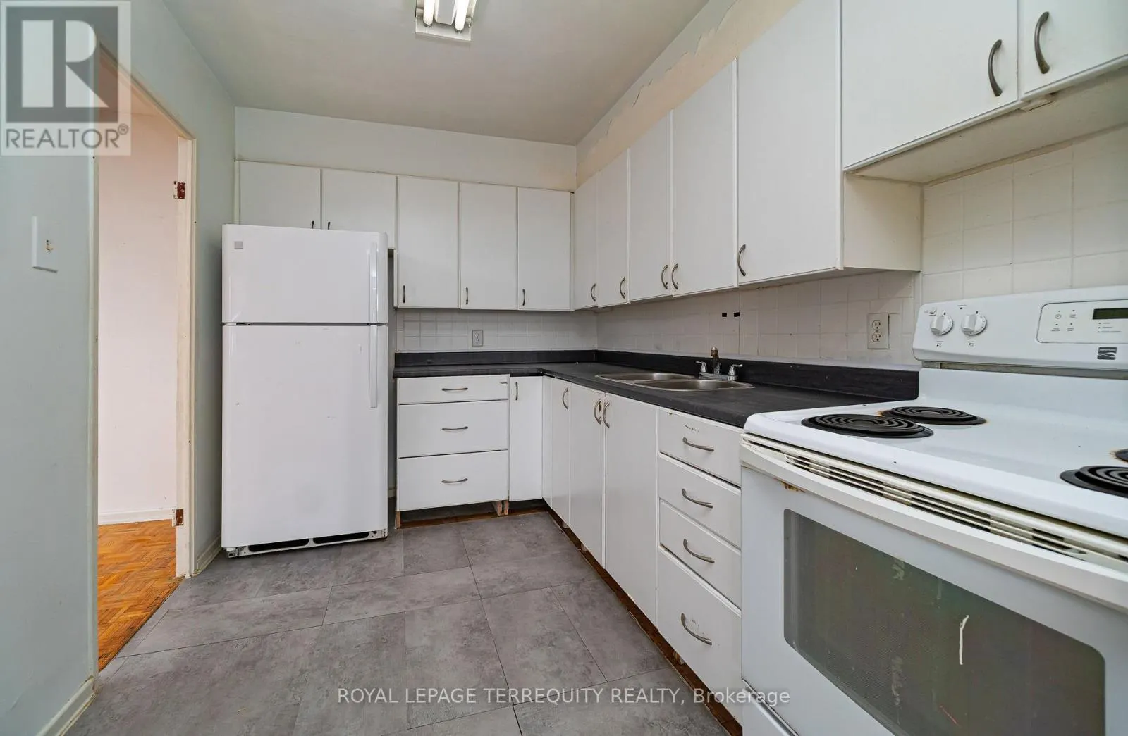 1615 - 2550 PHARMACY AVENUE
