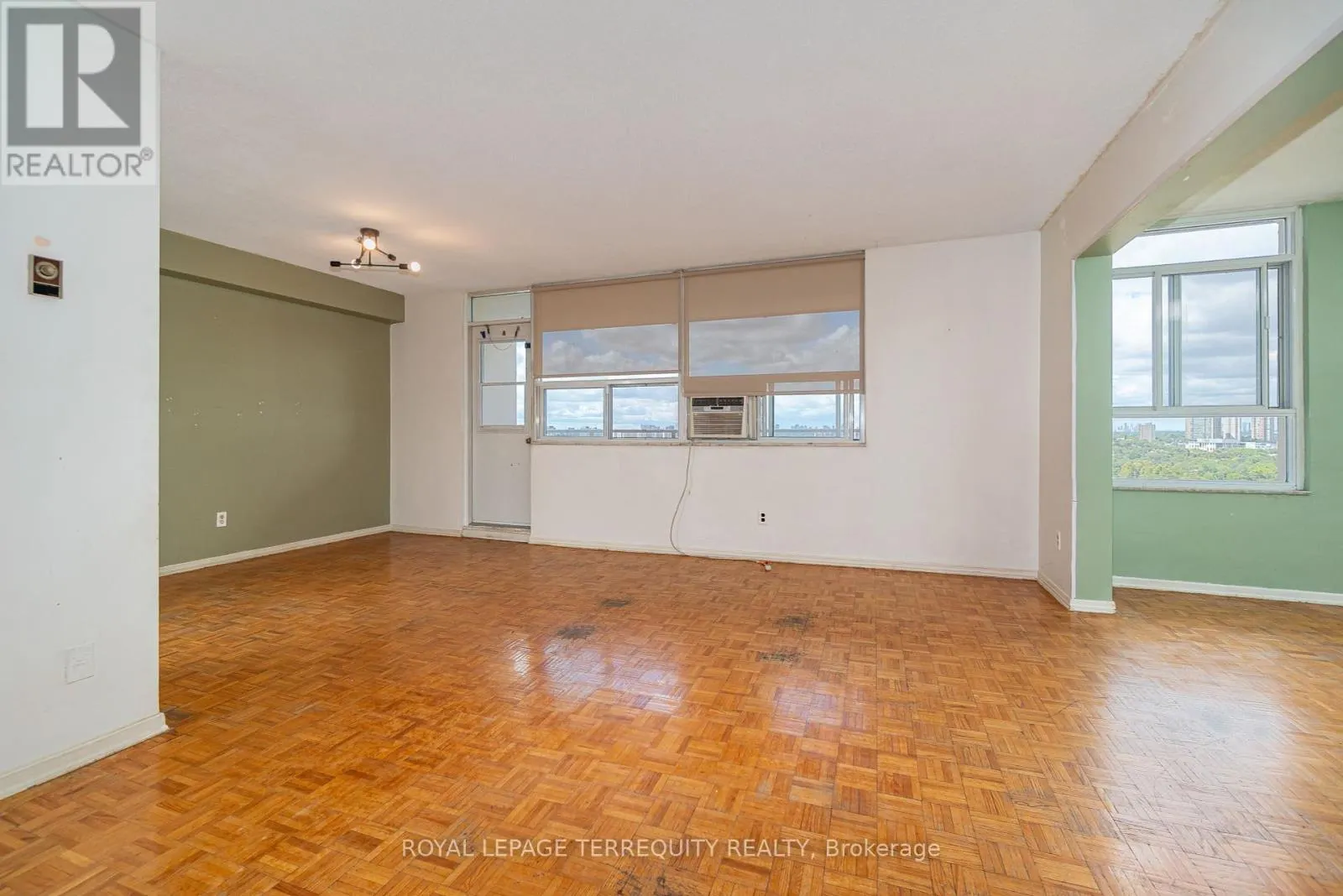 1615 - 2550 PHARMACY AVENUE