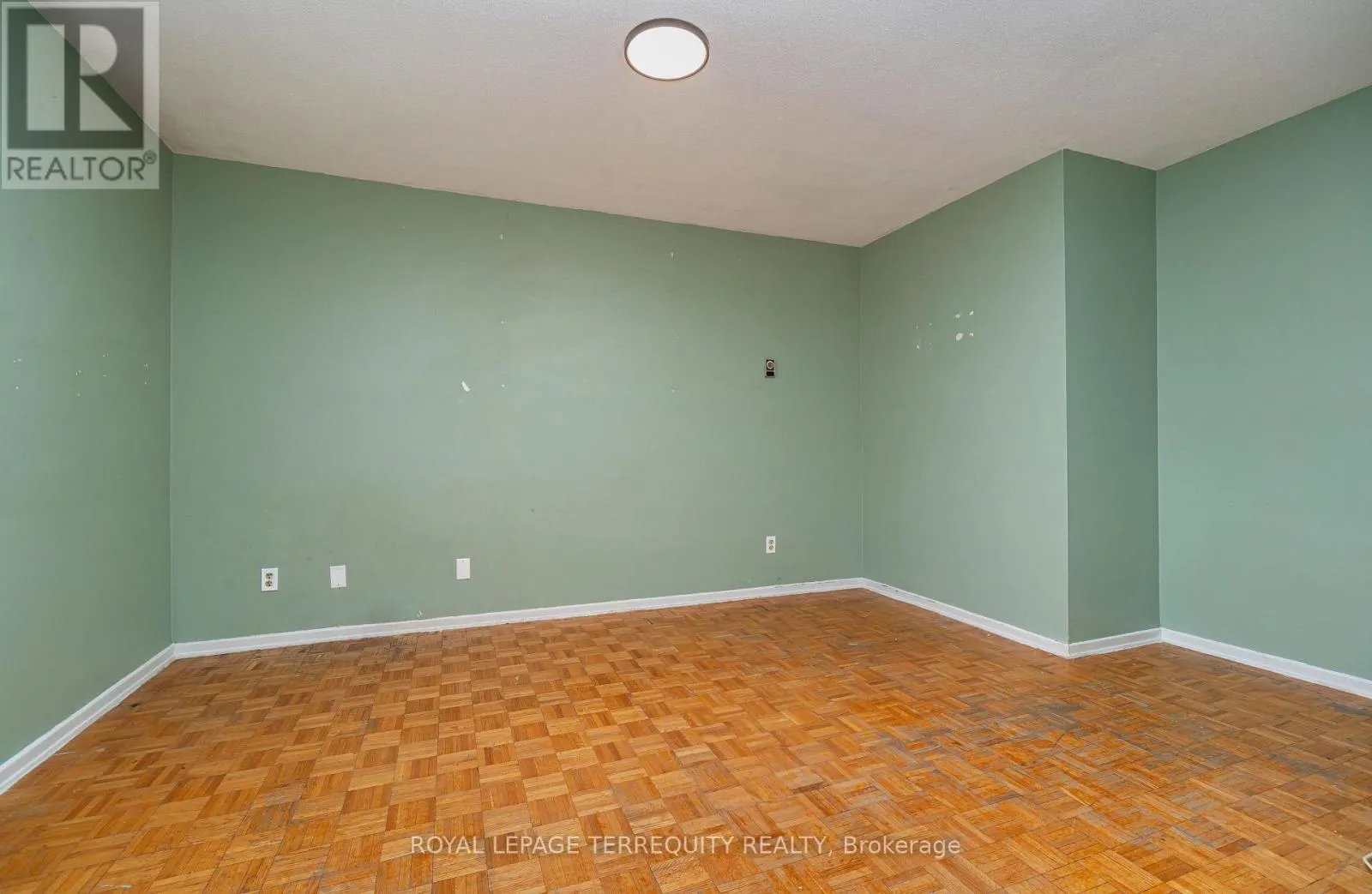 1615 - 2550 PHARMACY AVENUE