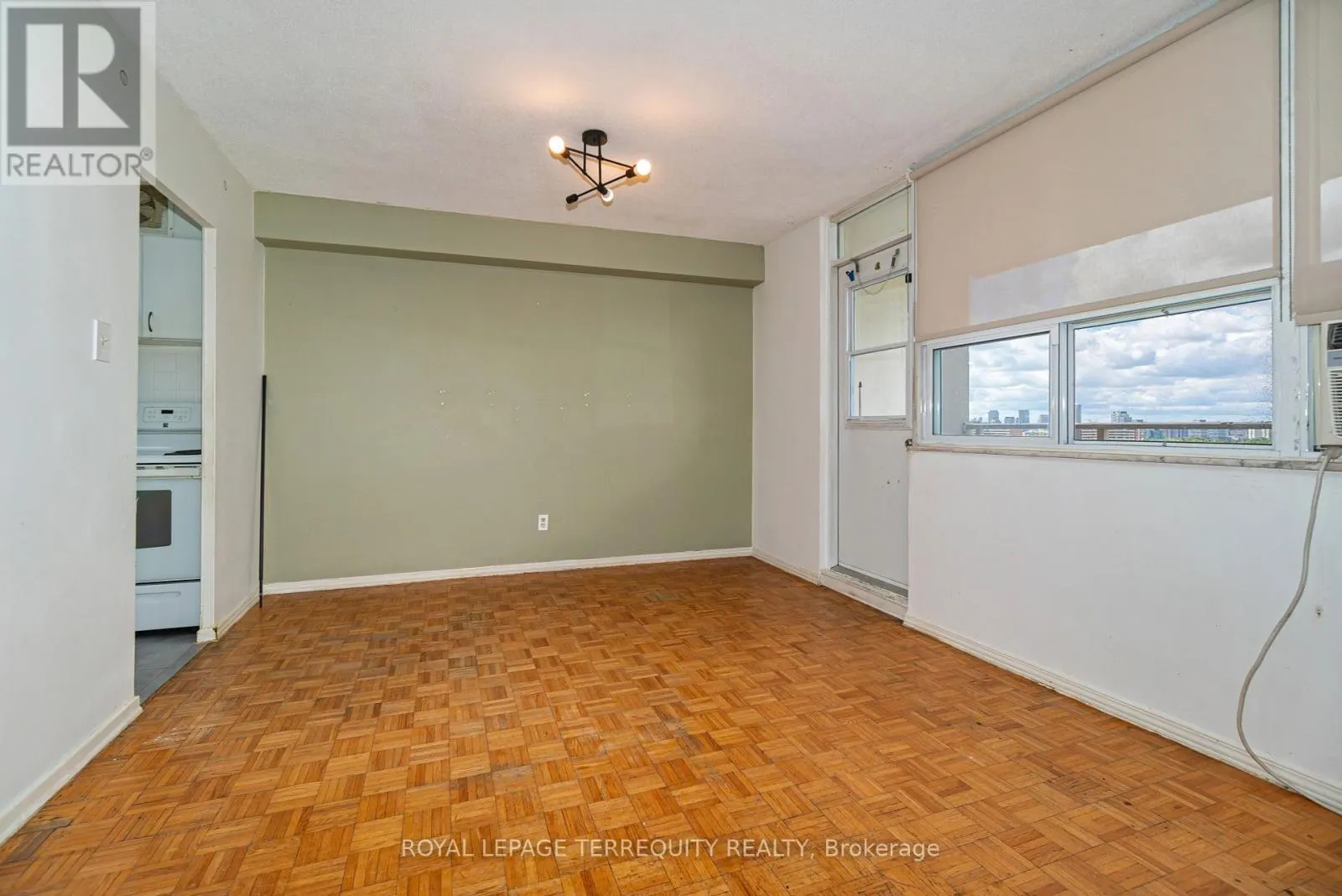 1615 - 2550 PHARMACY AVENUE