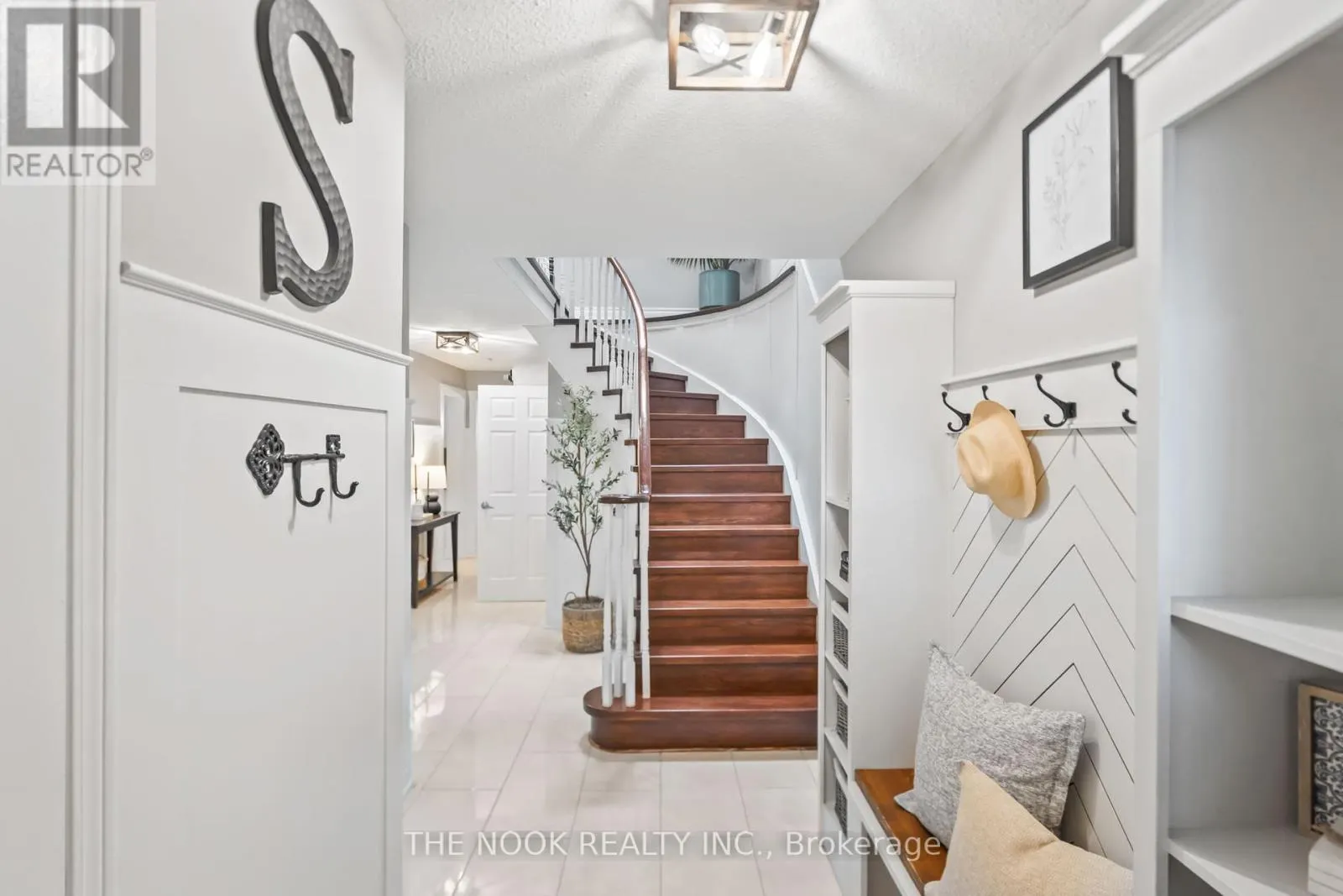 6 STANFORD CRESCENT