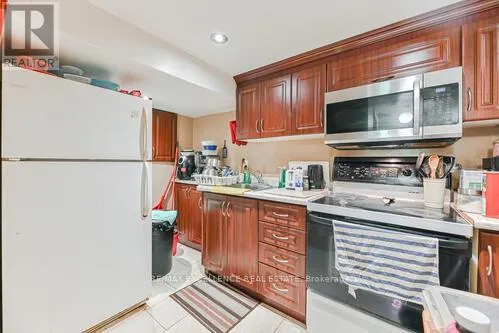 46 LLOYDMINSTER AVENUE