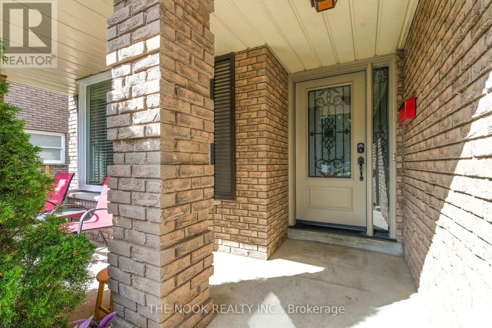 204 EASTLAWN STREET