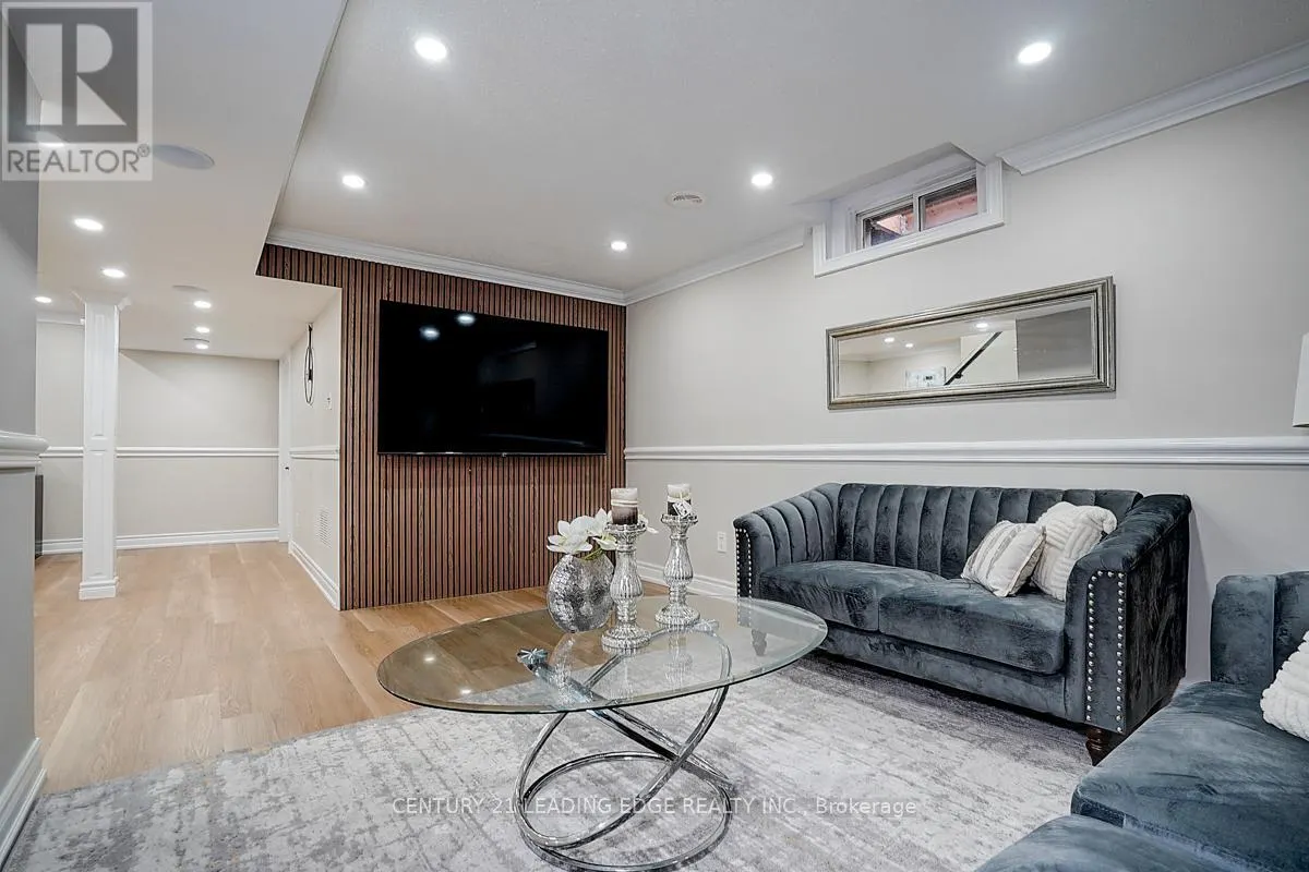 6 FREELAND AVENUE