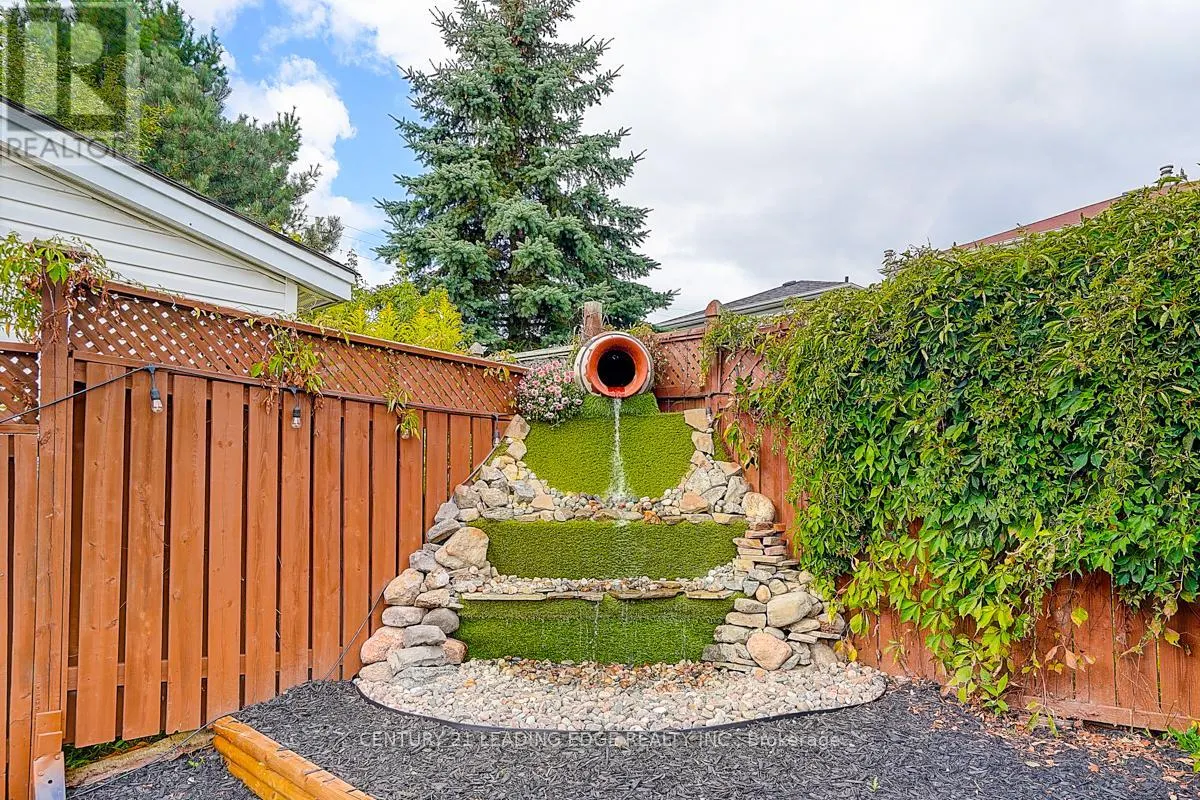 6 FREELAND AVENUE