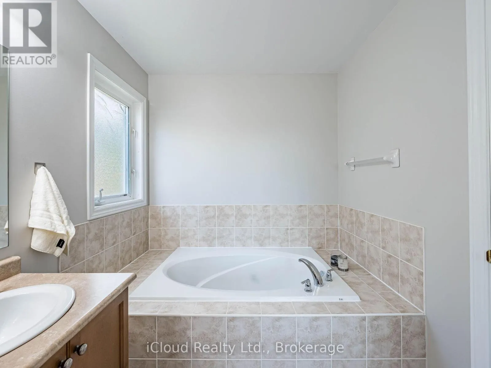 634 OXBOW CRESCENT