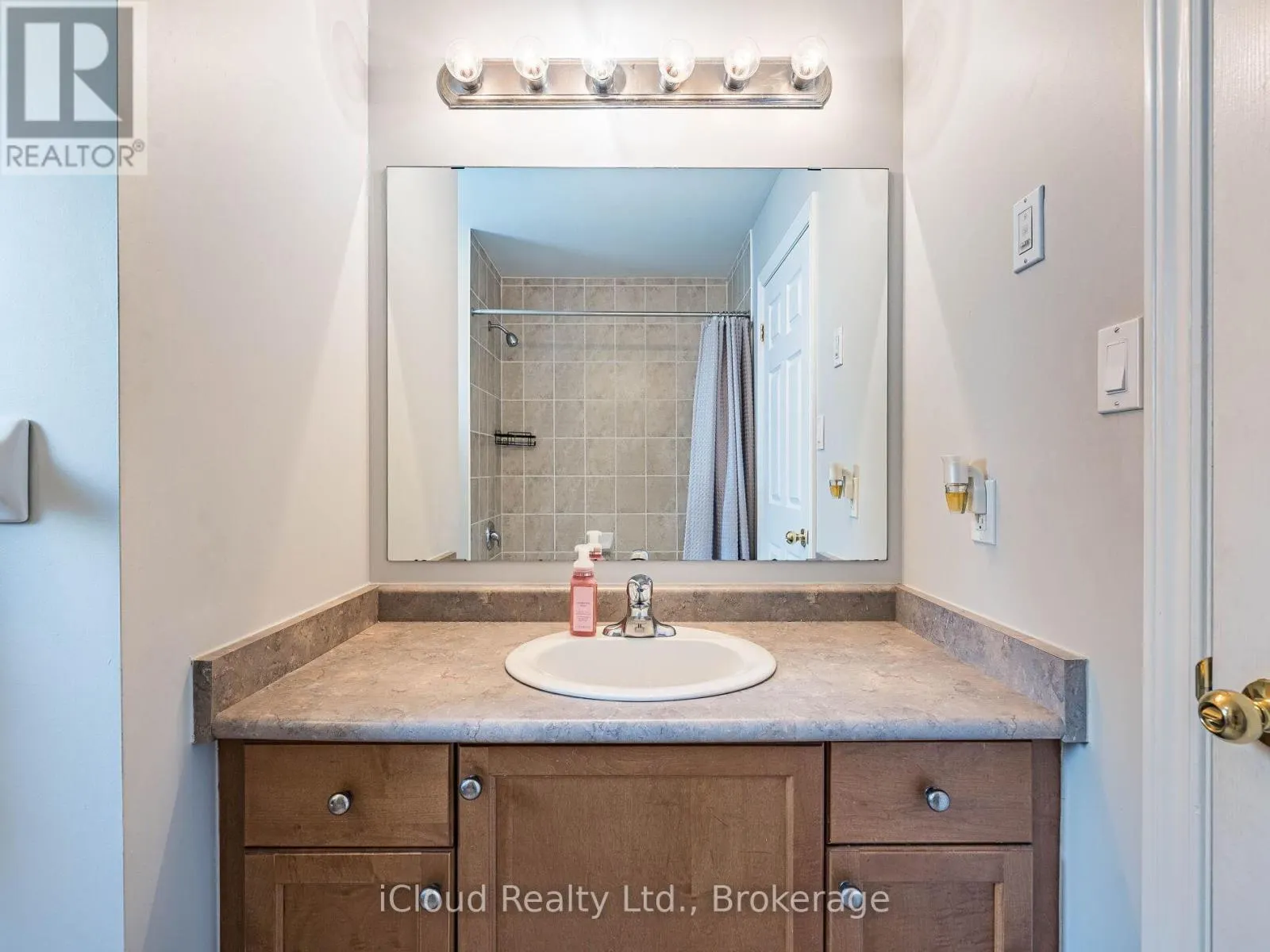 634 OXBOW CRESCENT