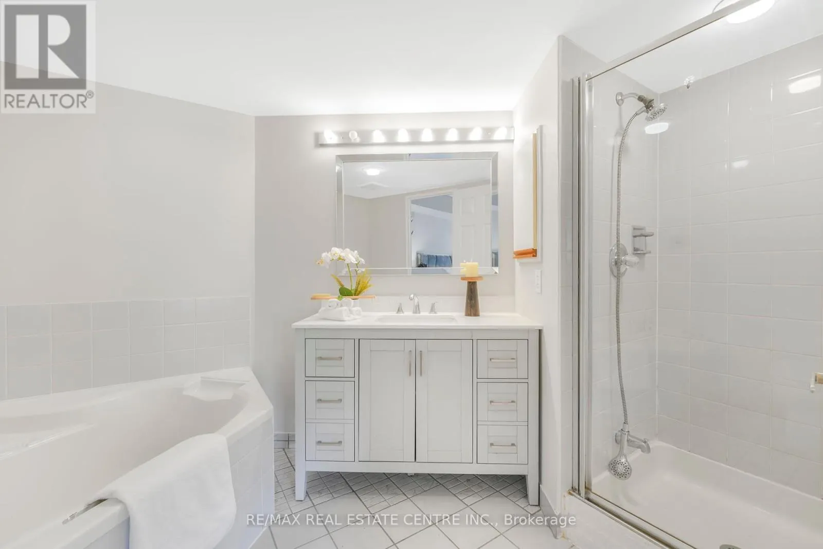 407 - 3233 EGLINTON AVENUE E