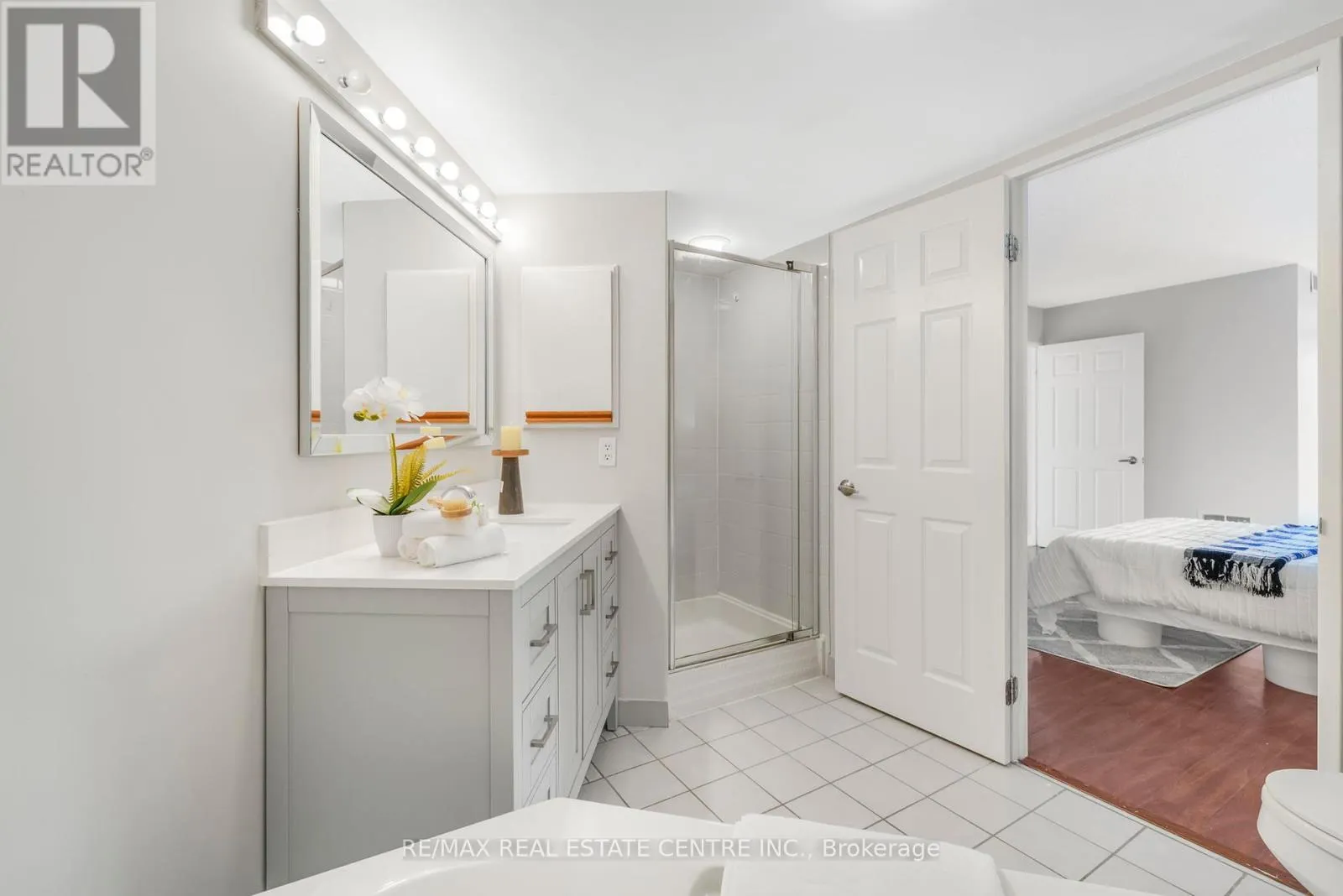 407 - 3233 EGLINTON AVENUE E