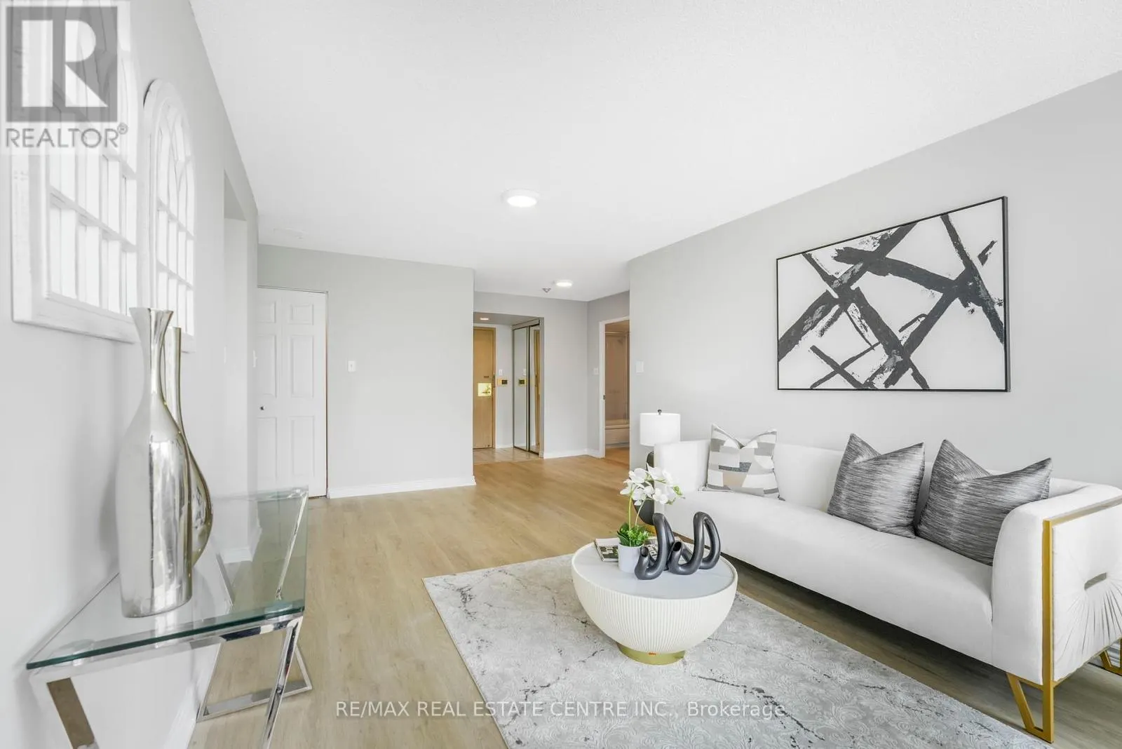 407 - 3233 EGLINTON AVENUE E
