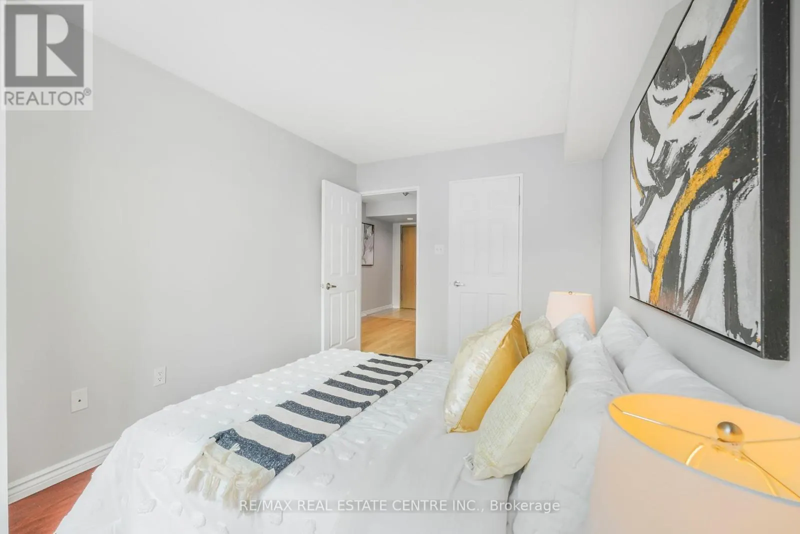 407 - 3233 EGLINTON AVENUE E