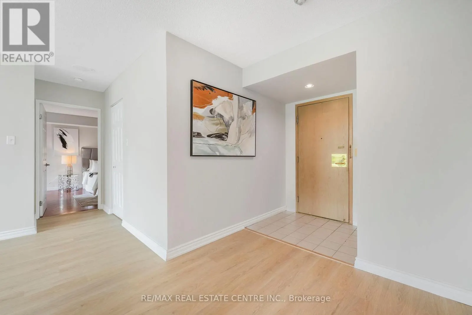 407 - 3233 EGLINTON AVENUE E