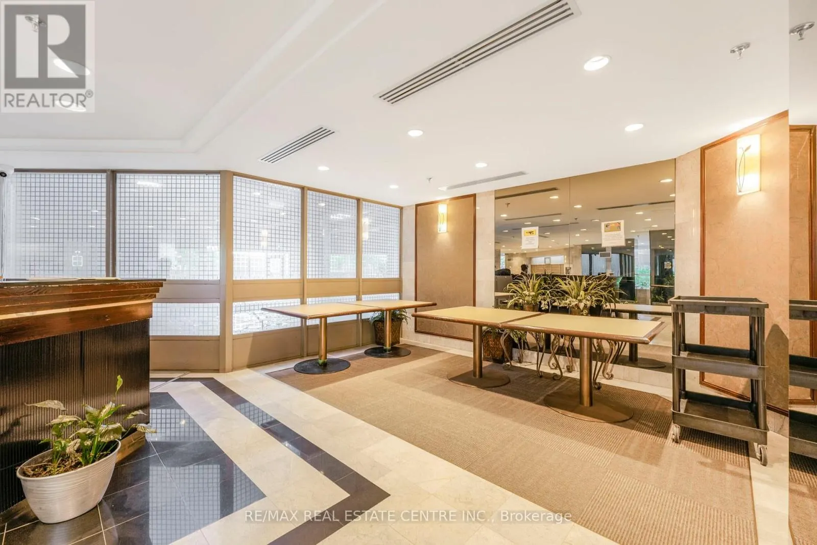 407 - 3233 EGLINTON AVENUE E